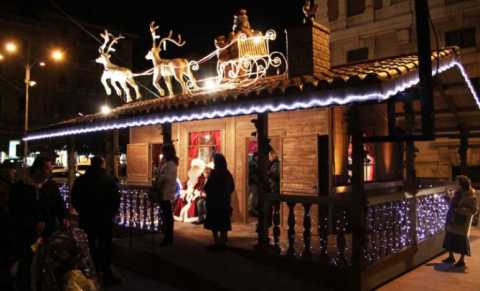 Bari, Il villaggio di Babbo Natale: in piazza Umberto spettacoli, giochi e laboratori per bambini
